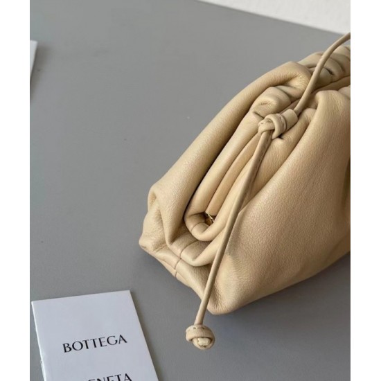 Bottega Veneta Mini Pouch In Beige Calfskin