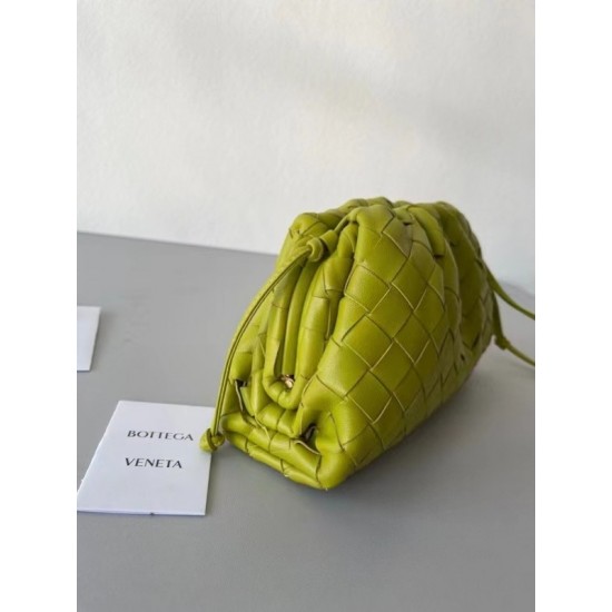 Bottega Veneta Mini Pouch In Kiwi Intrecciato Lambskin