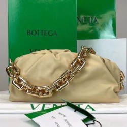 Bottega Veneta The Chain Pouch Bag In Porridge Calfskin