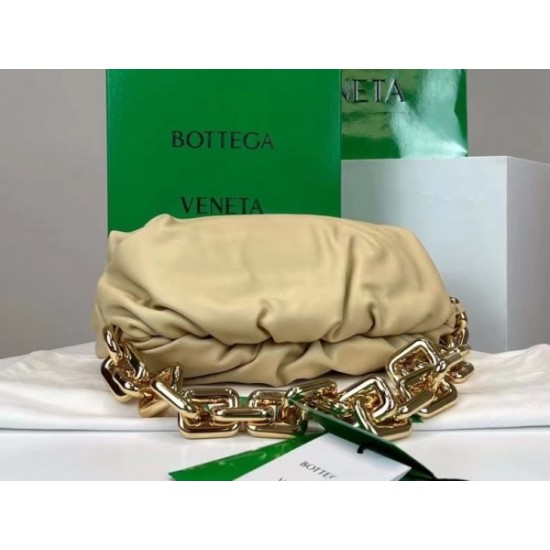 Bottega Veneta The Chain Pouch Bag In Porridge Calfskin