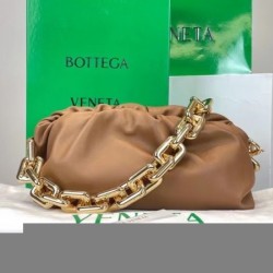 Bottega Veneta The Chain Pouch Bag In Teak Calfskin