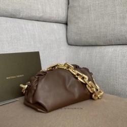 Bottega Veneta The Chain Pouch In Fondente Calfskin