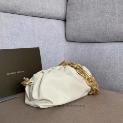 Bottega Veneta The Chain Pouch In Plaster Calfskin