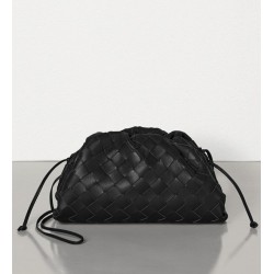 Bottega Veneta The Pouch 20 Clutch In Black Intrecciato Lambskin