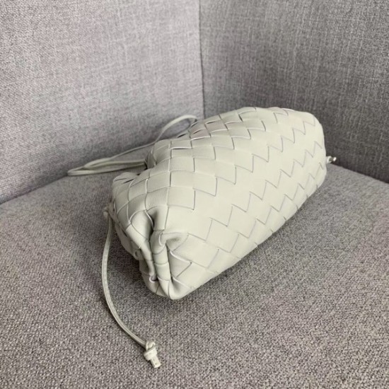 Bottega Veneta The Pouch 20 Clutch In Plaster Intrecciato Lambskin