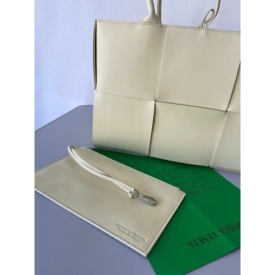 Bottega Veneta Arco Medium Tote In Cream Intrecciato Lambskin