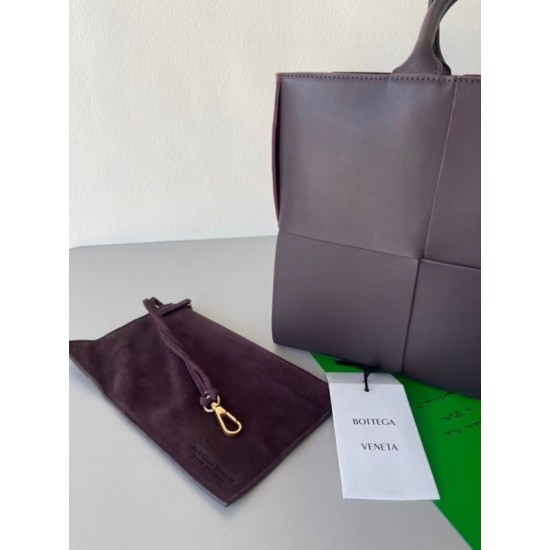 Bottega Veneta Arco Medium Tote In Fondant Intrecciato Lambskin