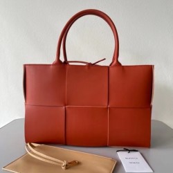 Bottega Veneta Arco Medium Tote In Maple Intrecciato Lambskin