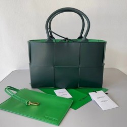 Bottega Veneta Arco Medium Tote In Raintree Intrecciato Lambskin