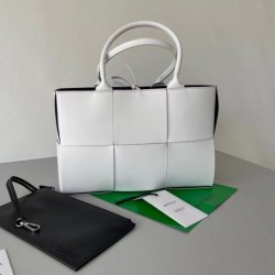 Bottega Veneta Arco Medium Tote In White Intrecciato Lambskin