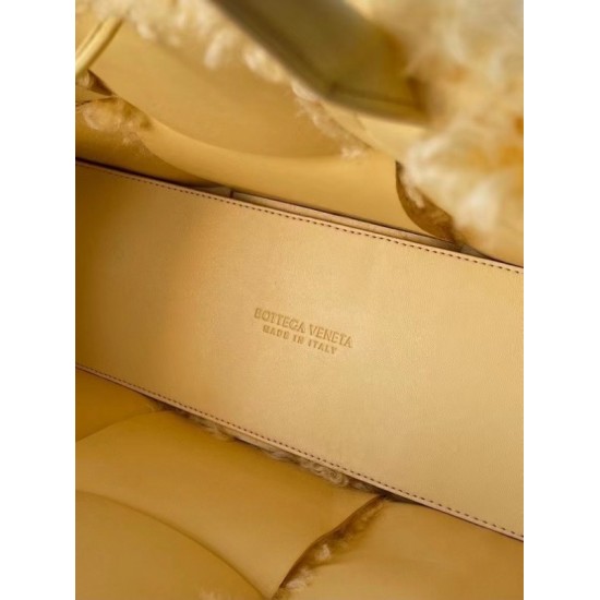 Bottega Veneta Arco Tote In Beige Intrecciato Shearling