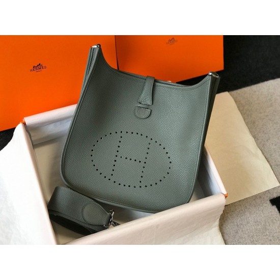 Hermes Evelyne III 29 Bag In Vert Amande Clemence Leather