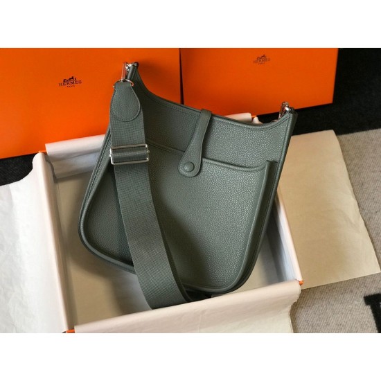 Hermes Evelyne III 29 Bag In Vert Amande Clemence Leather