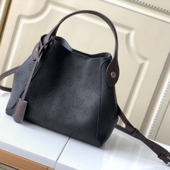 Louis Vuitton m54359 black hina small handbag