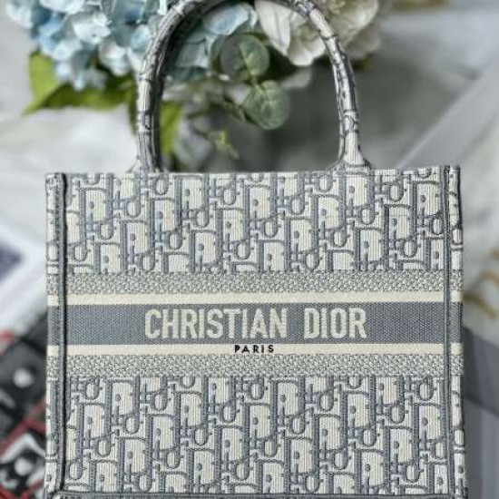 Dior m1286zriw_m932 book tote