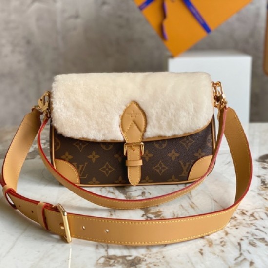 Louis Vuitton m46317 latest autumn and winter cashmere diane handbag